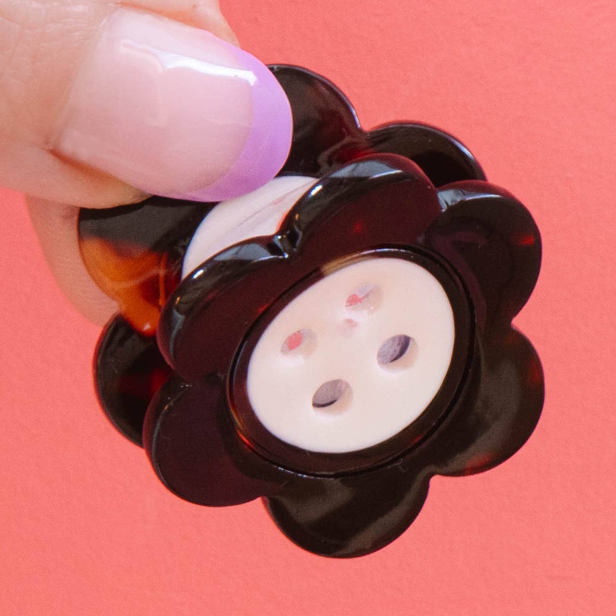 MINI DAISY BUTTON Hair Claw Clip By Sarah Hearts - Tortoise Shell | Blackbird Fabrics