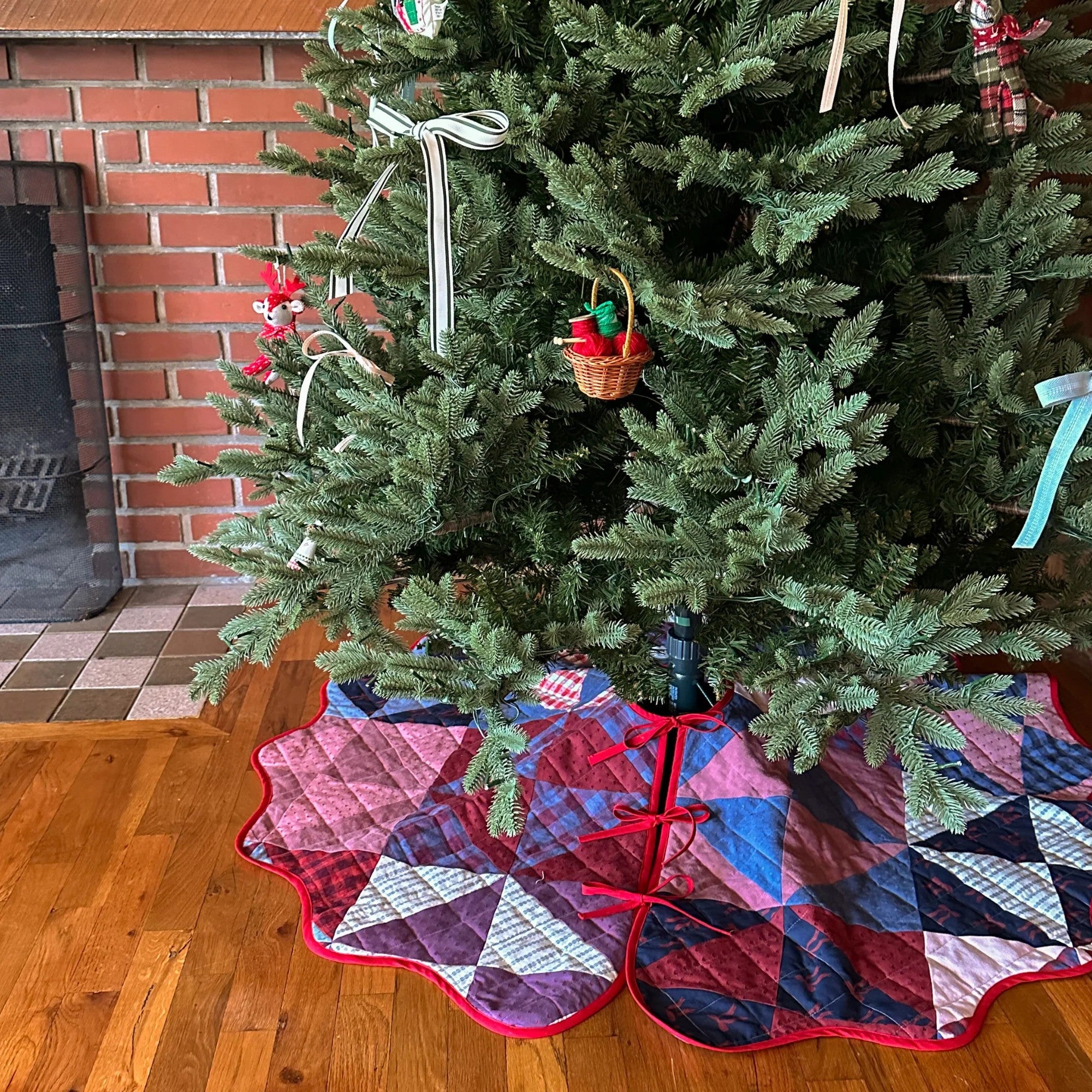 Connie Christmas Tree Skirt - Syd Graham - PDF Download