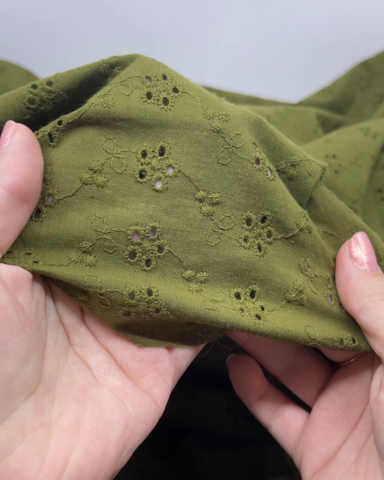 Cascading Vines Cotton Eyelet | Blackbird Fabrics