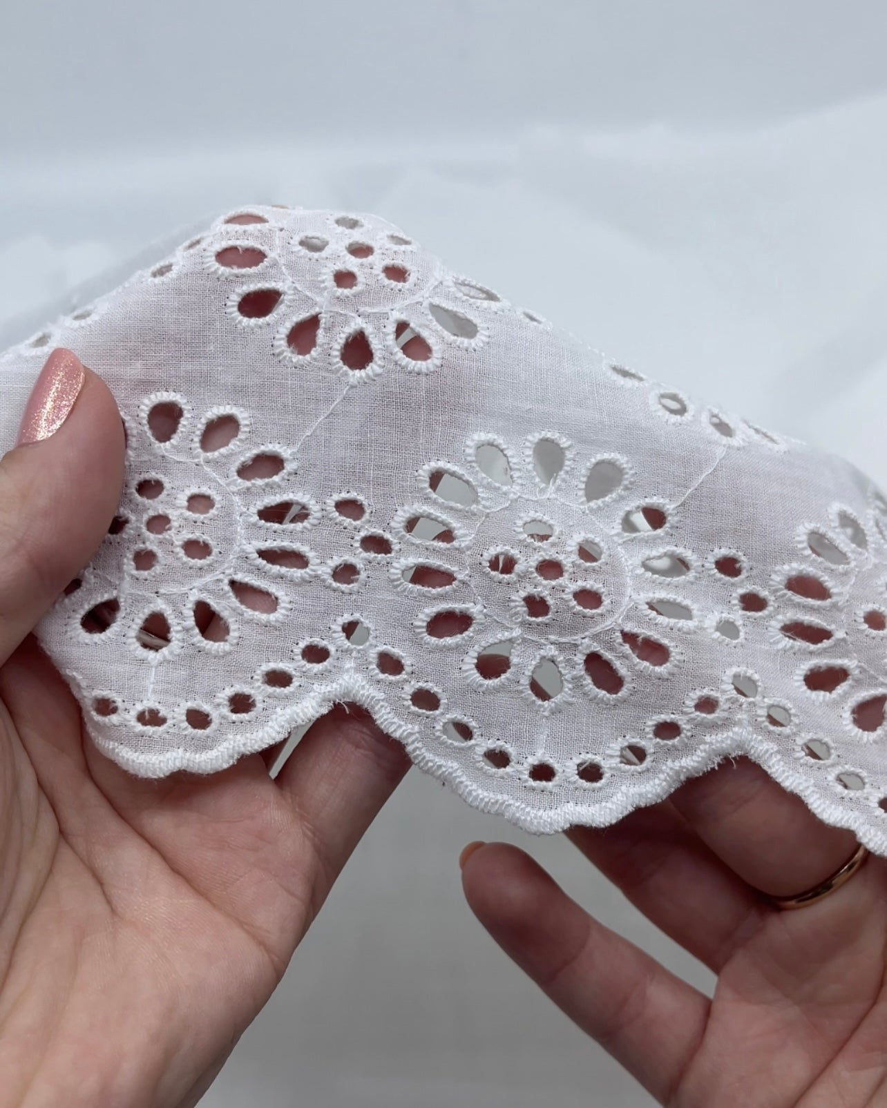 Scalloped Cotton Trim - White | Blackbird Fabrics