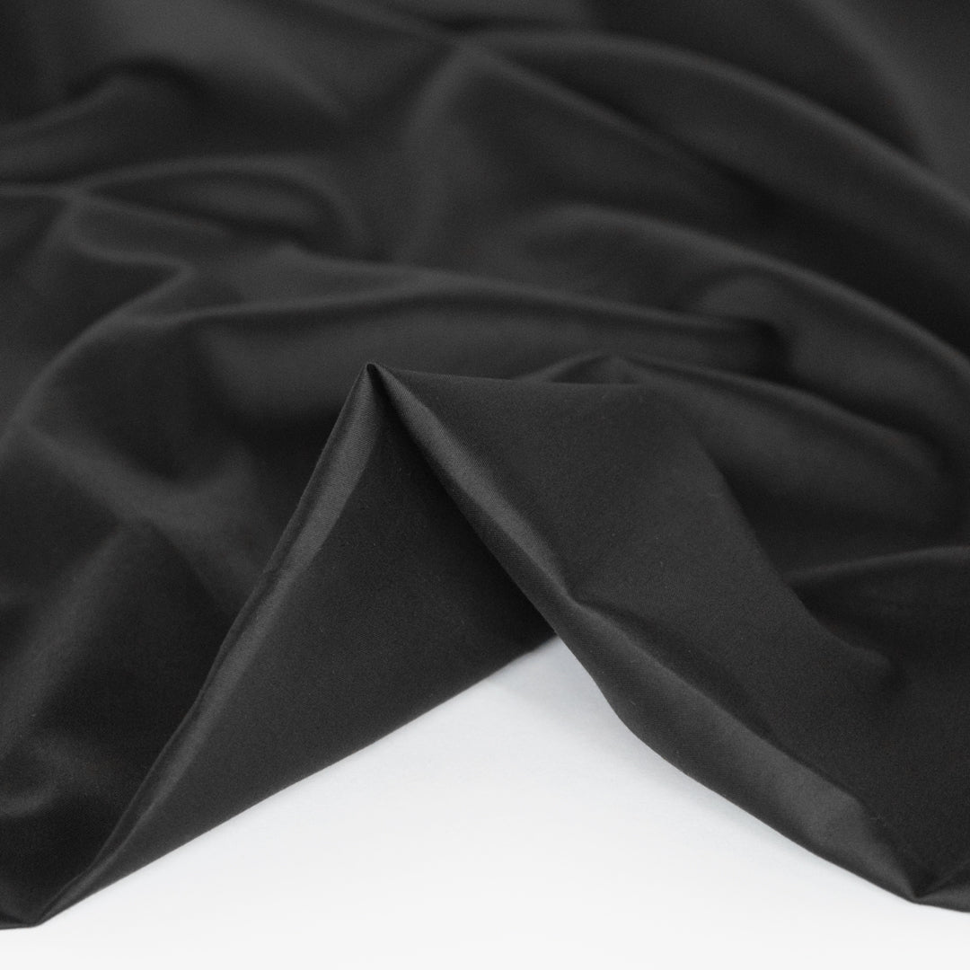 What is Poplin Fabric? The Origins, Benefits & How It's Made