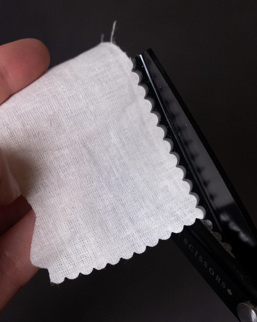 Midnight Edition Lightweight Pinking Shears - Scalloped Blade - LDH Scissors | Blackbird Fabrics