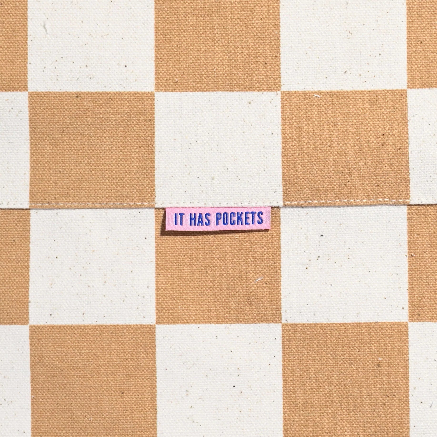 IT HAS POCKETS Woven Labels